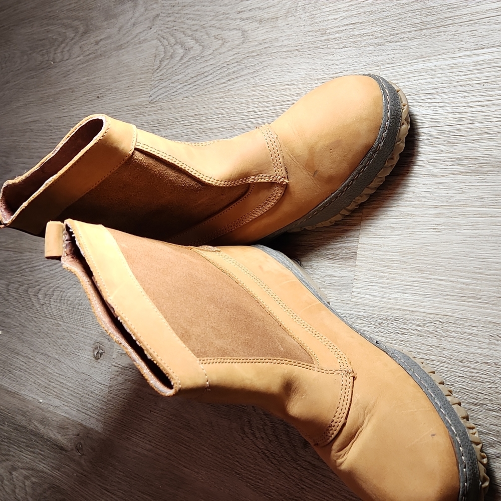 Bass trail boots excellent  condition!